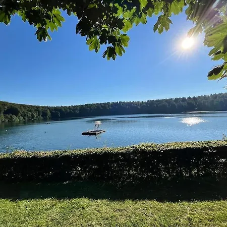 Ruhiges Lay-haus In Der Vulkaneifel, Bis Zu 7 Personen Mit Terrasse, Garten Und Kamin Apartman