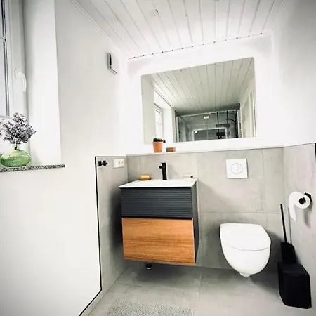 Ruhiges Lay-haus In Der Vulkaneifel, Bis Zu 7 Personen Mit Terrasse, Garten Und Kamin