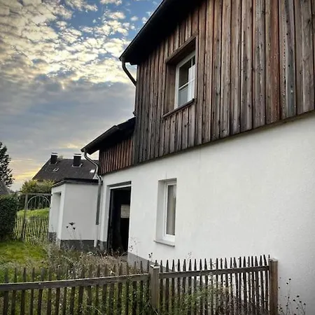 Ruhiges Lay-haus In Der Vulkaneifel, Bis Zu 6 Personen Mit Terasse Und Garten *