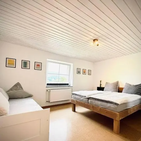 Apartman Ruhiges Lay-haus In Der Vulkaneifel, Bis Zu 7 Personen Mit Terrasse, Garten Und Kamin