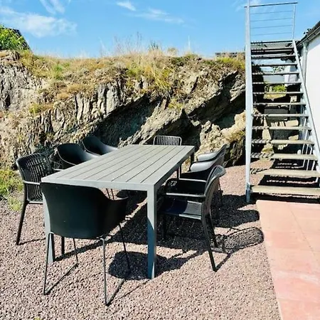 Ruhiges Lay-haus In Der Vulkaneifel, Bis Zu 7 Personen Mit Terrasse, Garten Und Kamin