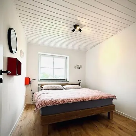 Apartman Ruhiges Lay-haus In Der Vulkaneifel, Bis Zu 7 Personen Mit Terrasse, Garten Und Kamin