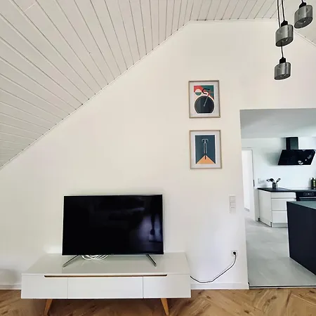 Ruhiges Lay-haus In Der Vulkaneifel, Bis Zu 6 Personen Mit Terasse Und Garten Apartment