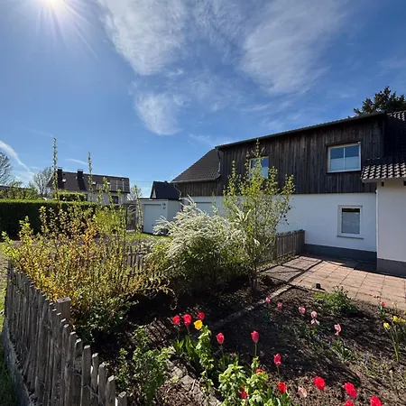 Apartment Ruhiges Lay-haus In Der Vulkaneifel, Bis Zu 6 Personen Mit Terasse Und Garten Strohn