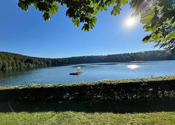 Ruhiges Lay-haus In Der Vulkaneifel, Bis Zu 7 Personen Mit Terrasse, Garten Und Kamin Apartmán
