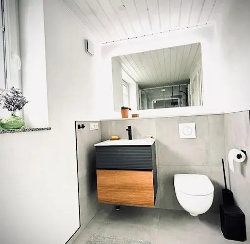 Ruhiges Lay-haus In Der Vulkaneifel, Bis Zu 7 Personen Mit Terrasse, Garten Und Kamin