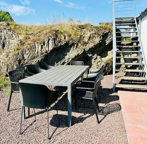 Ruhiges Lay-haus In Der Vulkaneifel, Bis Zu 7 Personen Mit Terrasse, Garten Und Kamin