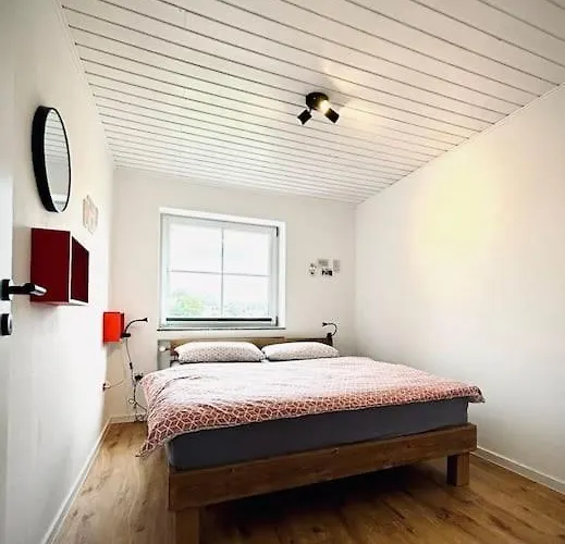 Apartmán Ruhiges Lay-haus In Der Vulkaneifel, Bis Zu 7 Personen Mit Terrasse, Garten Und Kamin