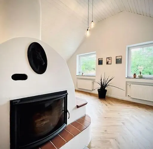 Ruhiges Lay-haus In Der Vulkaneifel, Bis Zu 7 Personen Mit Terrasse, Garten Und Kamin Apartmán Strohn